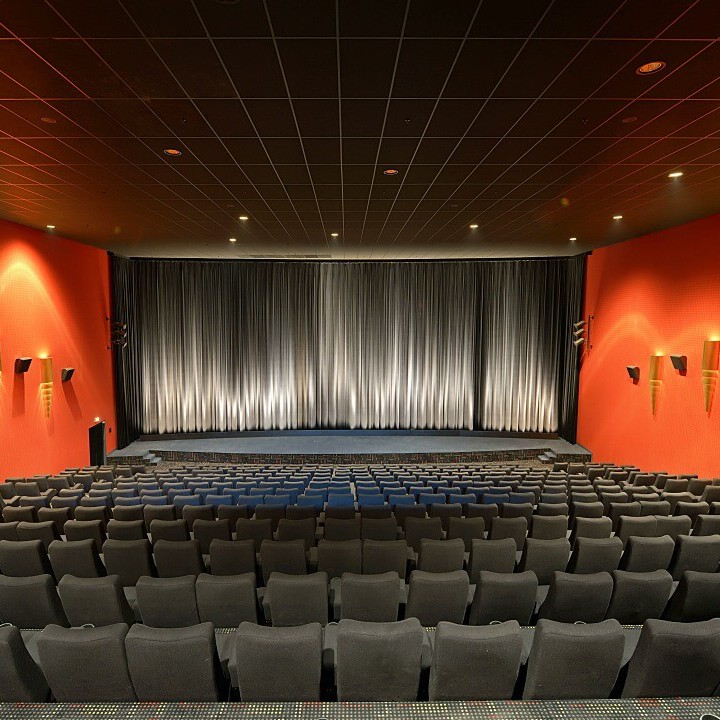 Elegantes Kino als Eventlocation für Firmenevents- red carpet event