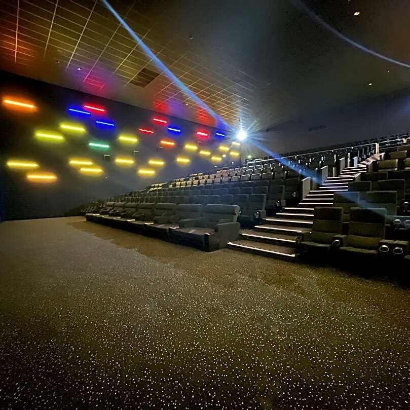 Bühnenbereich im Kinosaal des Cinestar Bremen für Veranstaltungen