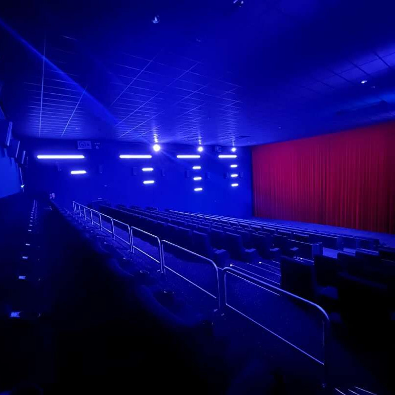 Große Leinwand im Kinosaal des Cinestar Bremen für Präsentationen